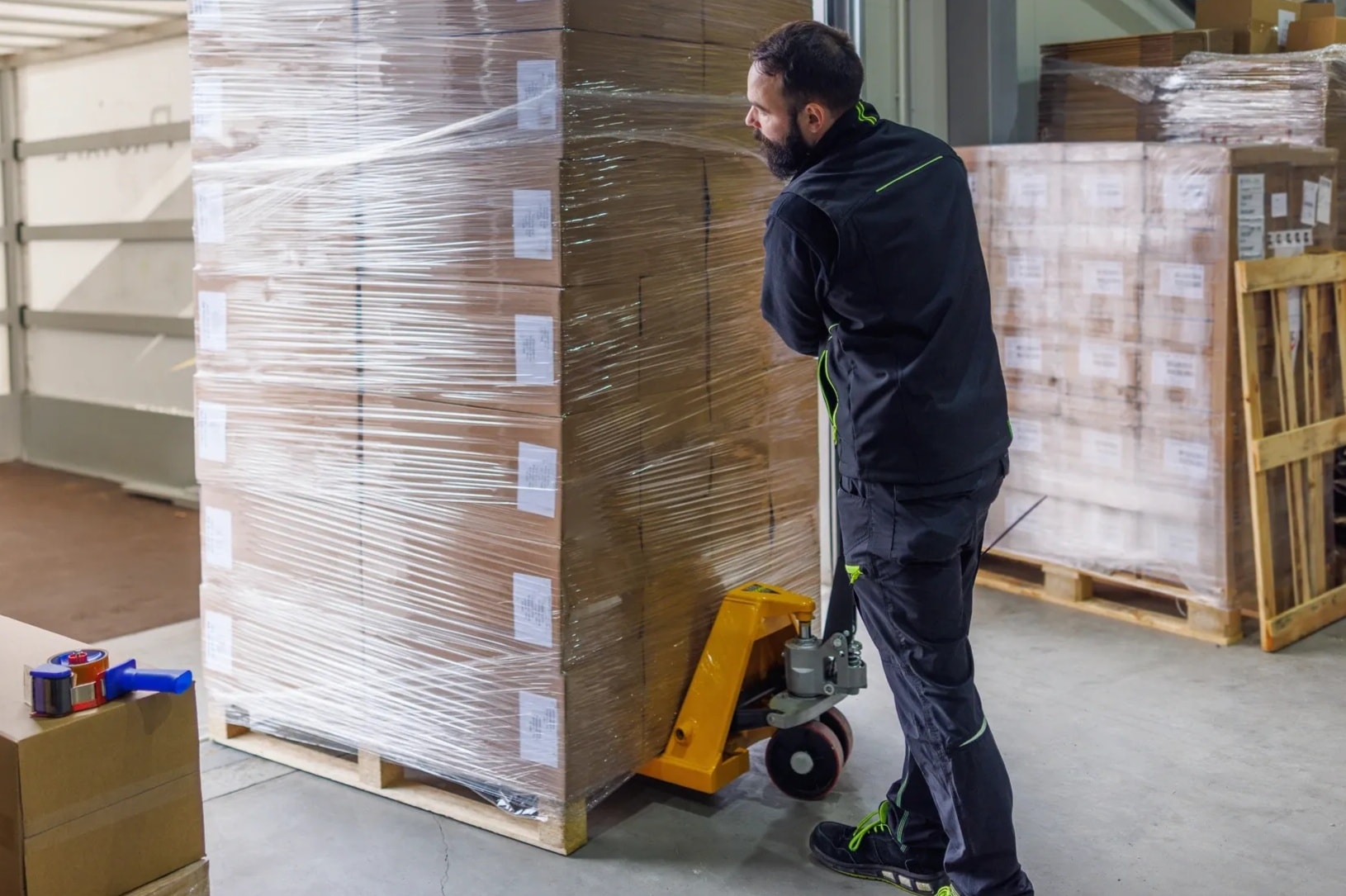 Industrial warehouse consolidation and packing
